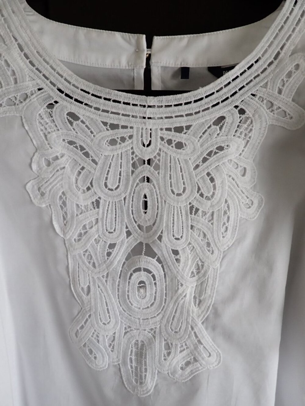 Buffalo David Bitton white cotton embroidered short puff-sleeve blouse - large - Picture 3 of 9